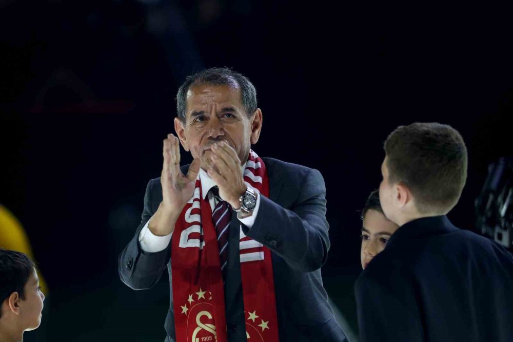 RAMS Park’ta Şampiyonluk Şöleni.. Galatasaray Kupasını Taraftarıyla Aldı!