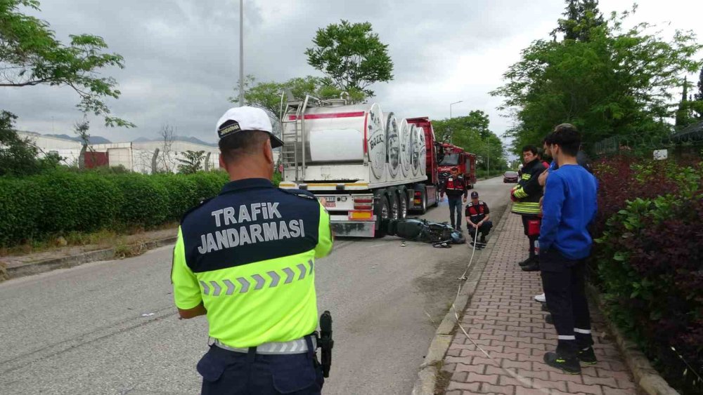 Antalya’da Feci Kaza: Tırın Altında Kalan 19 Yaşındaki Motosikletli Genç Hayatını Kaybetti