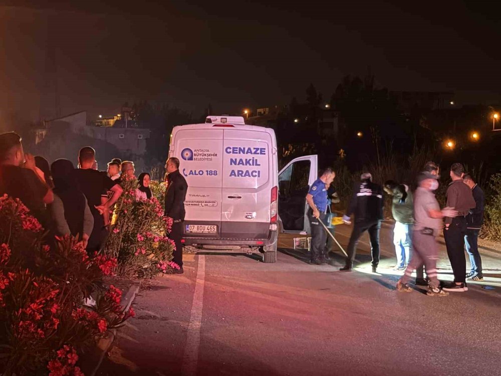 Antalya’da Gece Yarısı Dehşeti.. Tartışma Kanlı Bitti, 3 Kişi Yaşamını Yitirdi!
