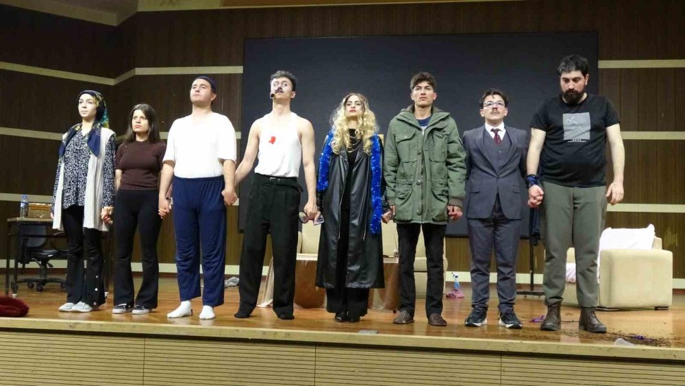 Atatürk Üniversitesi’nde “Son Hasat” Gecesi.. Öğrenciler Sahne Performansıyla Büyüledi!