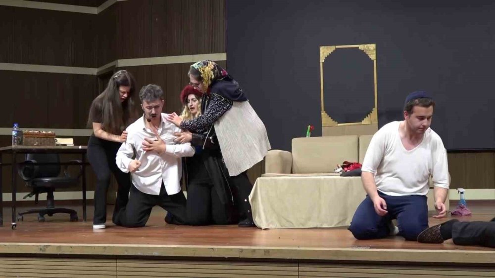 Atatürk Üniversitesi’nde “Son Hasat” Gecesi.. Öğrenciler Sahne Performansıyla Büyüledi!