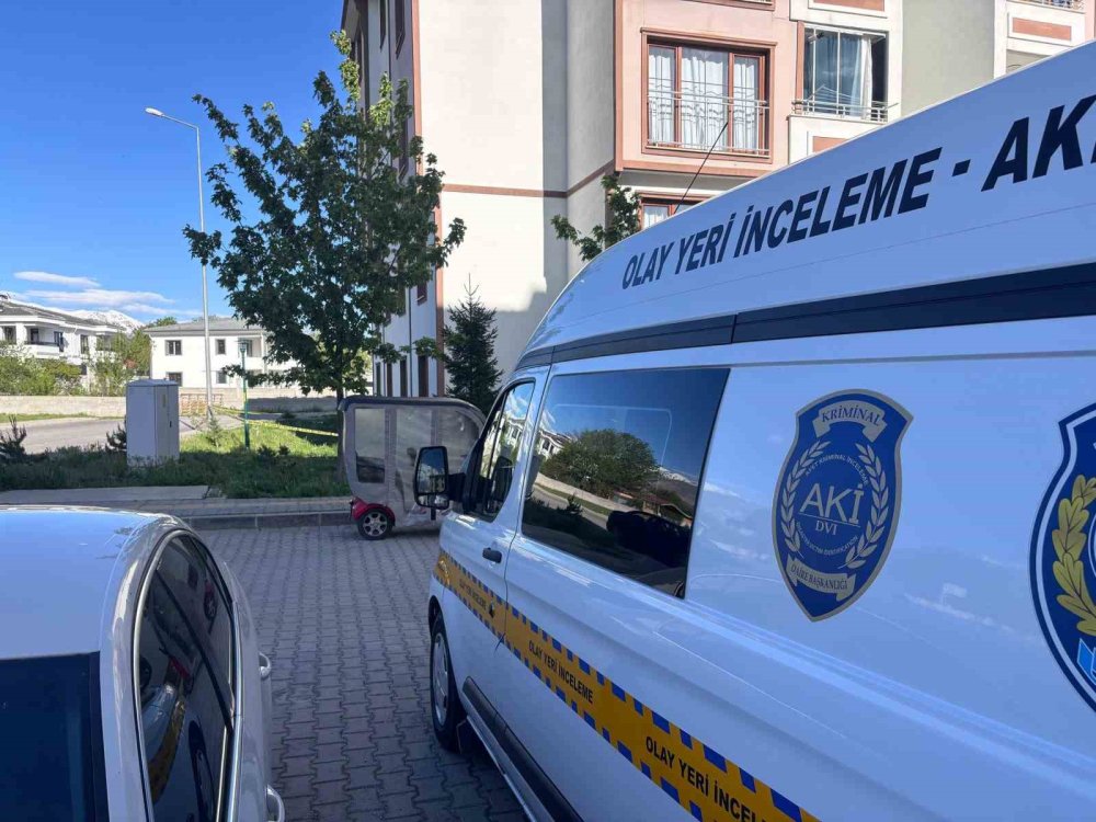 Erzincan’da 4’üncü Kattan Düşen Çocuk Ağır Yaralandı