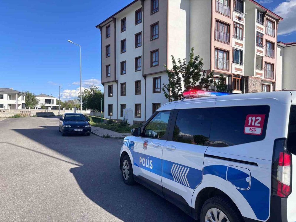 Erzincan’da 4’üncü Kattan Düşen Çocuk Ağır Yaralandı