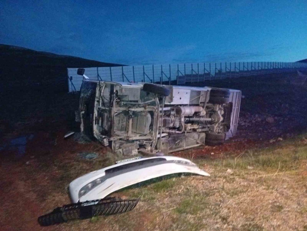 Malatya Yeşilyurtspor Taraftarlarını Taşıyan Midibüs Devrildi.. 27 Yaralı Var!