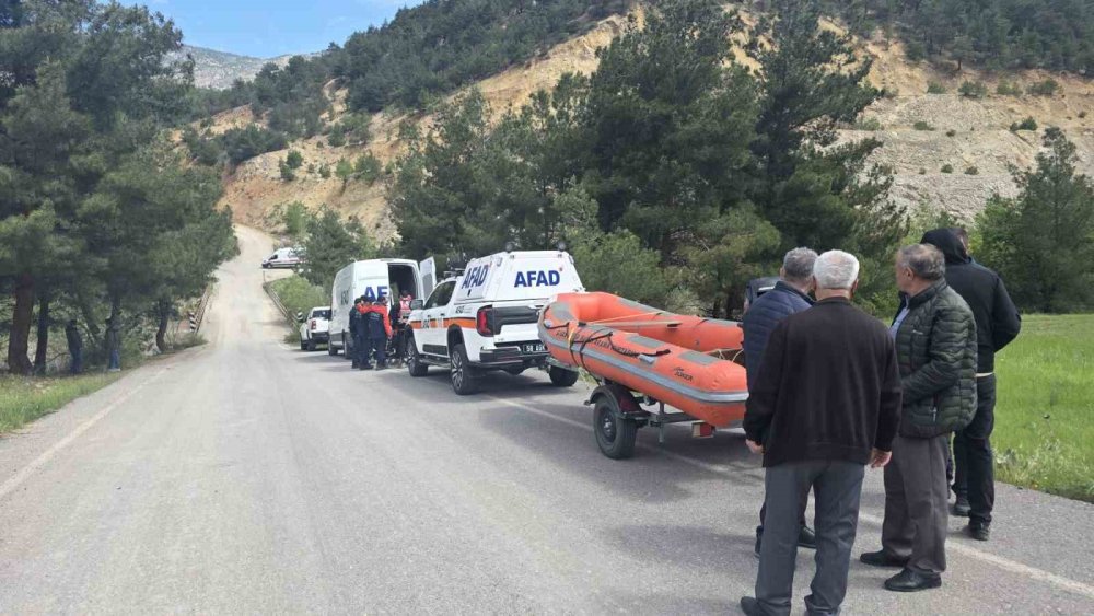 Sivas Koyulhisar’da Otomobil Takla Attı.. 1 Ölü, 1 Ağır Yaralı, 1 Kişi Kayıp!