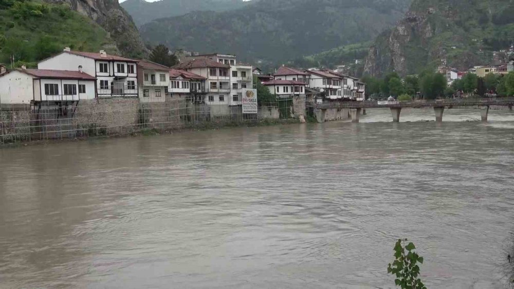 Amasya’da Taşkın Alarmı: Okullar 2 Gün Tatil Edildi