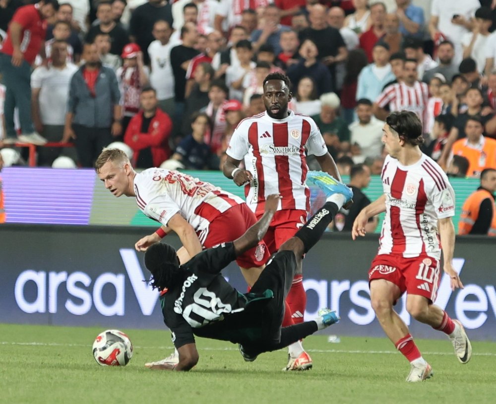 Süper Lig’de Dram Dolu Final.. Antalyaspor Küme Düştü, Tartışmalar Büyüdü!