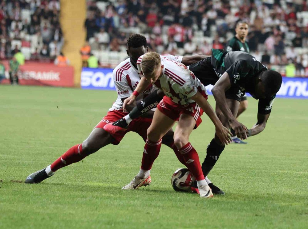 Süper Lig’de Dram Dolu Final.. Antalyaspor Küme Düştü, Tartışmalar Büyüdü!