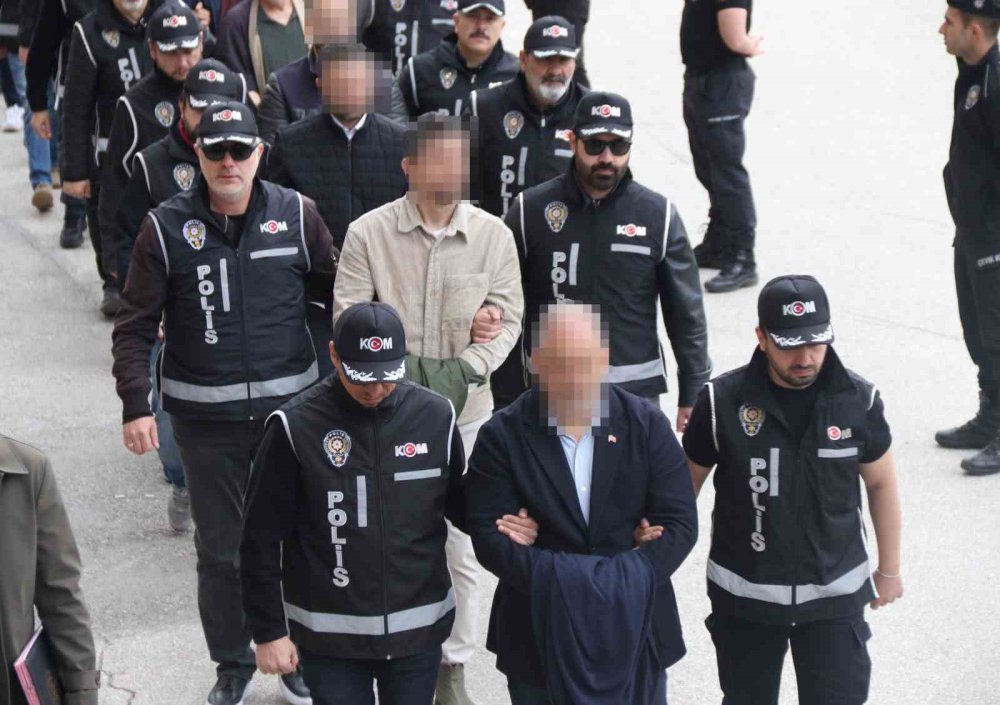 Eskişehir’de Belediye Operasyonu.. 25 Şüpheliden 15’i Cezaevine Gönderildi!