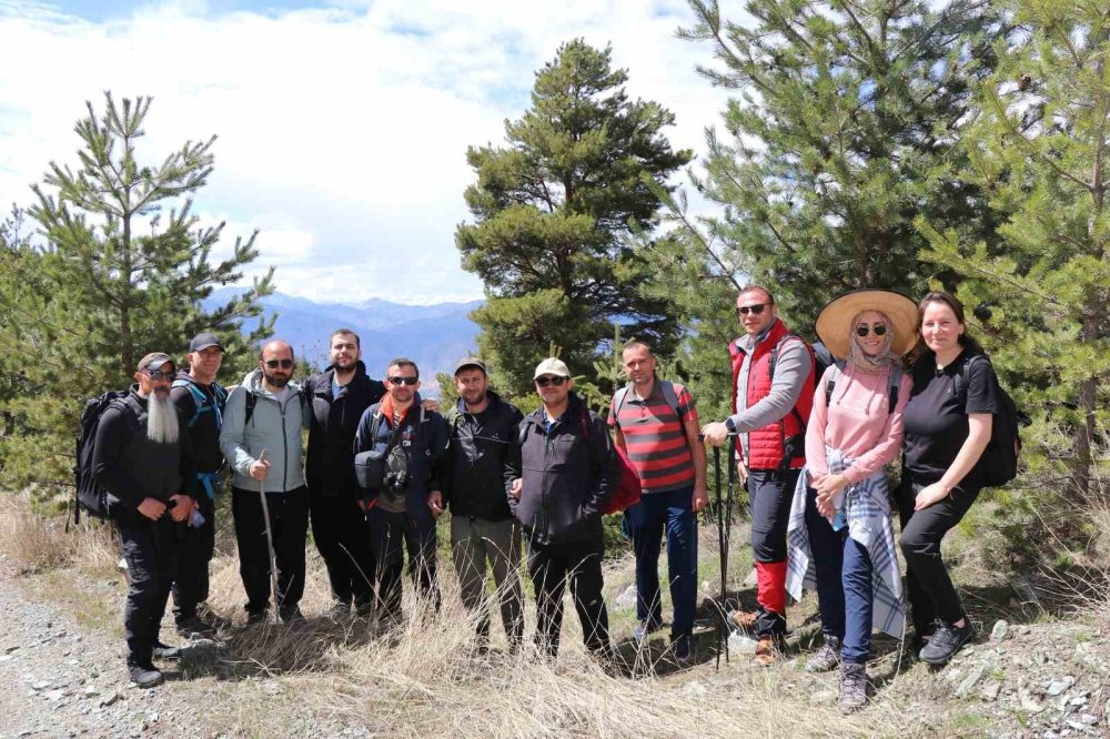 Oltu Yürüyüş Grubu'ndan Doğanın Kalbinde 22 Kilometrelik Parkur