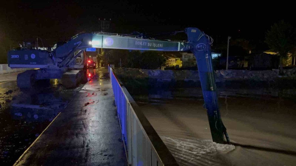 Turhal’da Yağış Krizi.. Yeşilırmak Yükseldi, Evler Sular Altında Kaldı, Önlemler Sürüyor!