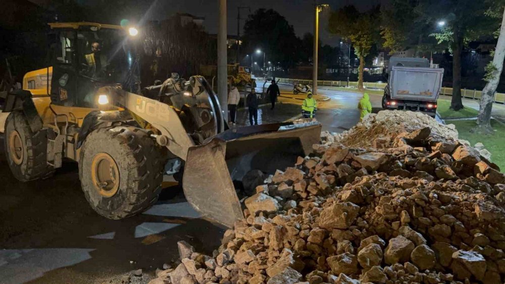 Turhal’da Yağış Krizi.. Yeşilırmak Yükseldi, Evler Sular Altında Kaldı, Önlemler Sürüyor!