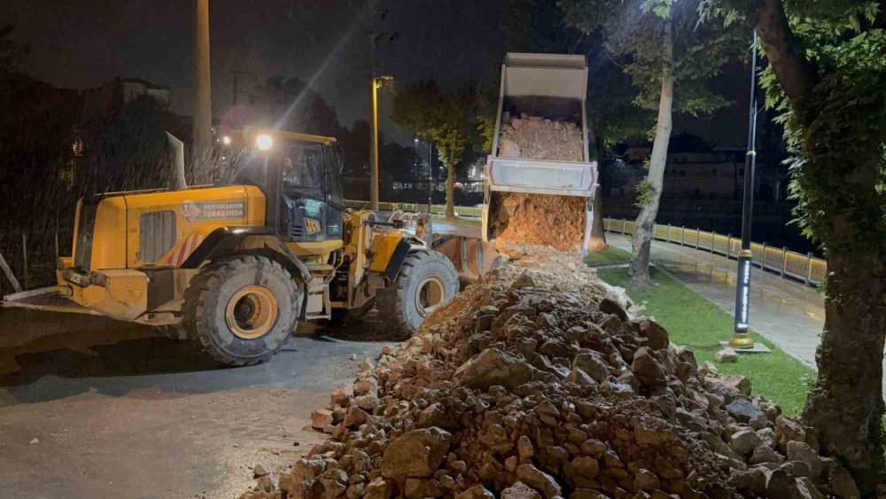 Turhal’da Yağış Krizi.. Yeşilırmak Yükseldi, Evler Sular Altında Kaldı, Önlemler Sürüyor!