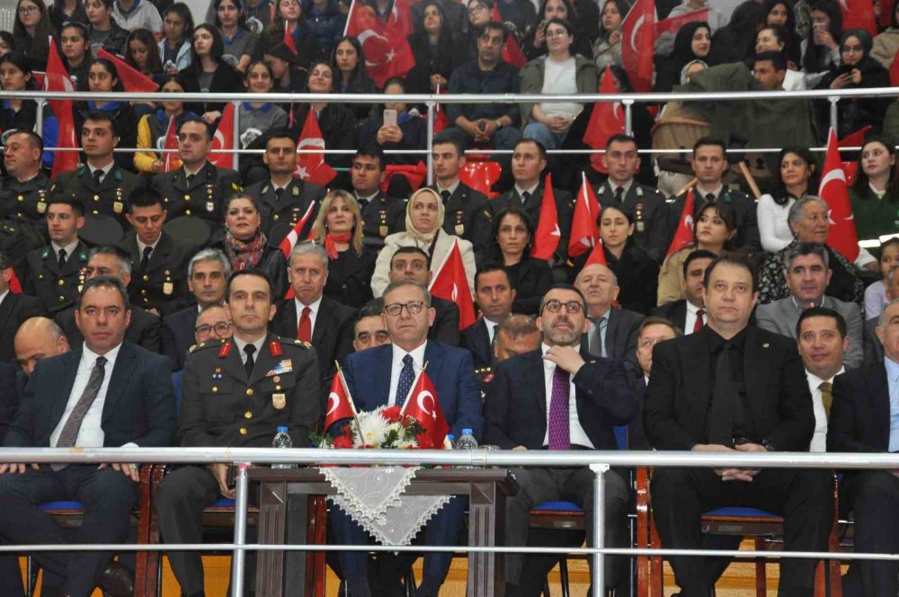 Türkiye 19 Mayıs’ı Kutluyor.. Kars’ta Yağmura Rağmen Yoğun Katılım!
