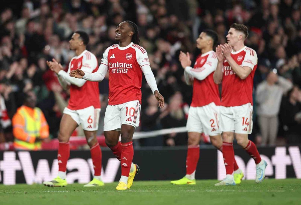 Arsenal 22 Yıllık Hasreti Bitirdi.. Manchester City Puan Kaybetti, Şampiyonluk Geldi!