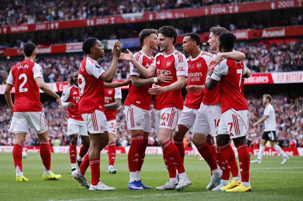Arsenal 22 Yıllık Hasreti Bitirdi.. Manchester City Puan Kaybetti, Şampiyonluk Geldi!