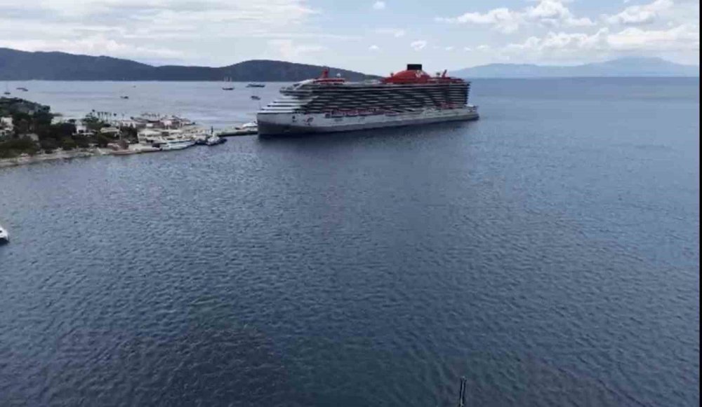 Dev Kruvaziyer Gemiler, 2 Bin 636 Turistle Bodrum’a Geldi