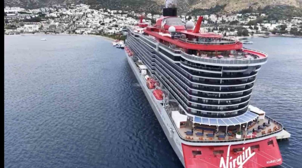 Dev Kruvaziyer Gemiler, 2 Bin 636 Turistle Bodrum’a Geldi