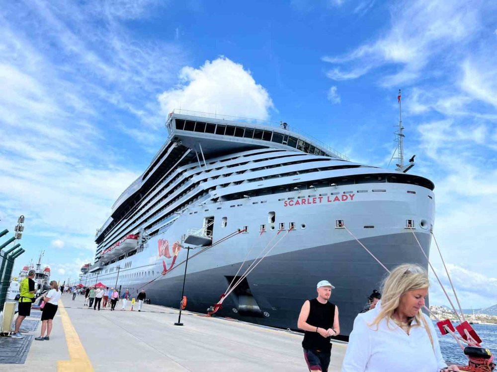 Dev Kruvaziyer Gemiler, 2 Bin 636 Turistle Bodrum’a Geldi
