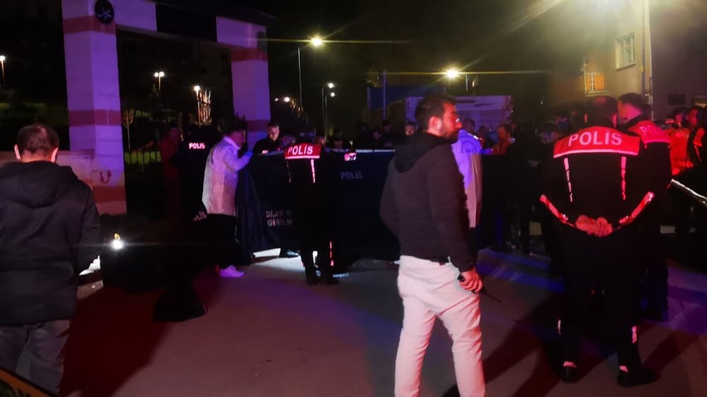Erzurum Yakutiye’de Şüpheli Ölüm.. Cami Önünde Silahla Vurulmuş Halde Bulundu!