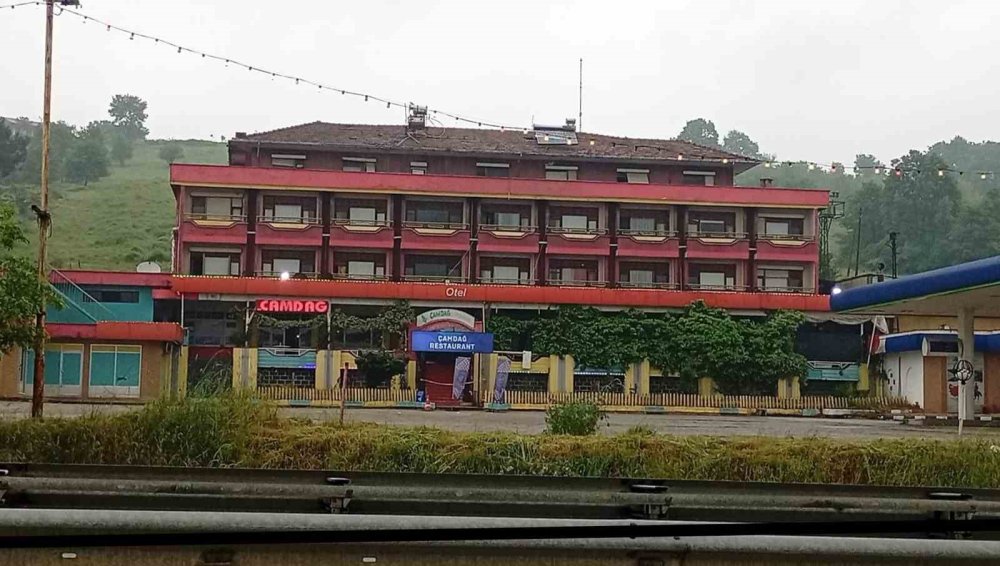 Otelde Çıkan Silahlı Çatışmada 2 Kişi Öldü, 1 Kişi Ağır Yaralandı