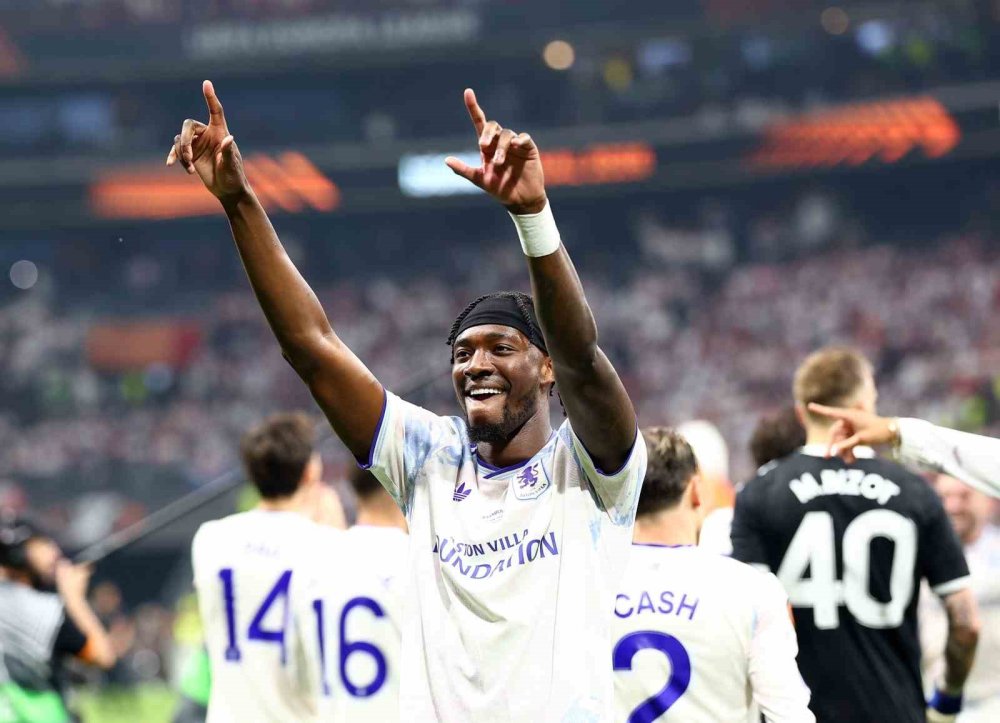 Uefa Avrupa Ligi Şampiyonu Aston Villa Kupasını Aldı