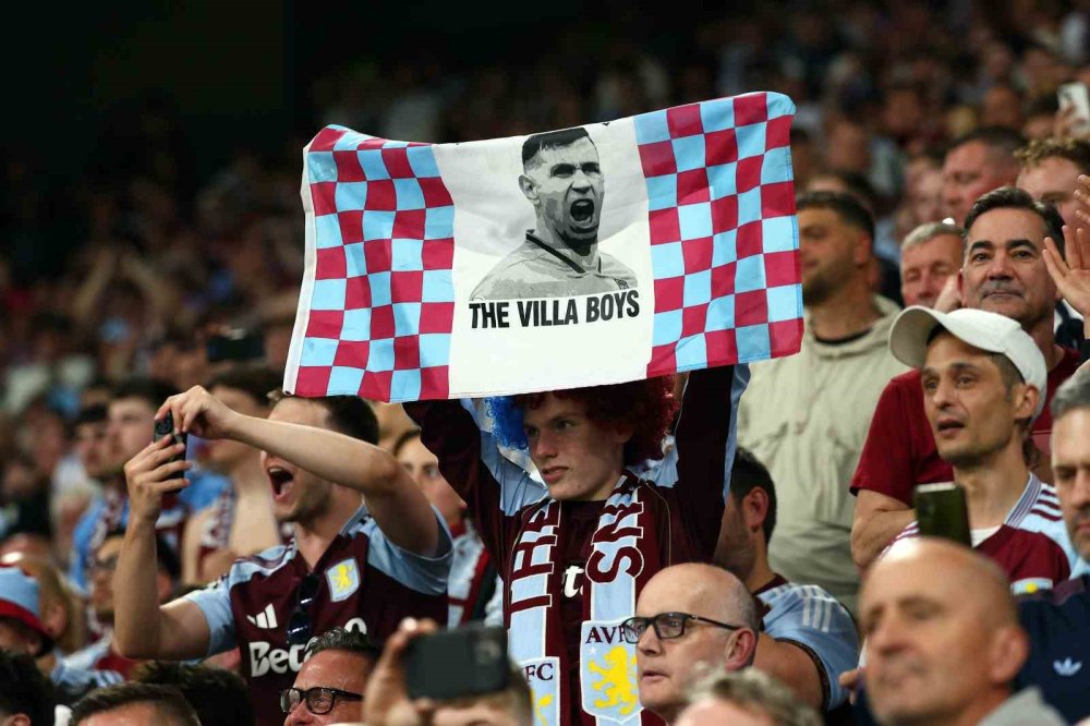 Uefa Avrupa Ligi Şampiyonu Aston Villa Kupasını Aldı