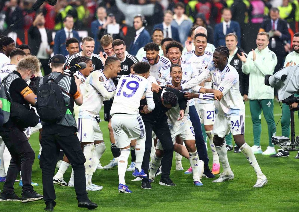 Uefa Avrupa Ligi Şampiyonu Aston Villa Kupasını Aldı