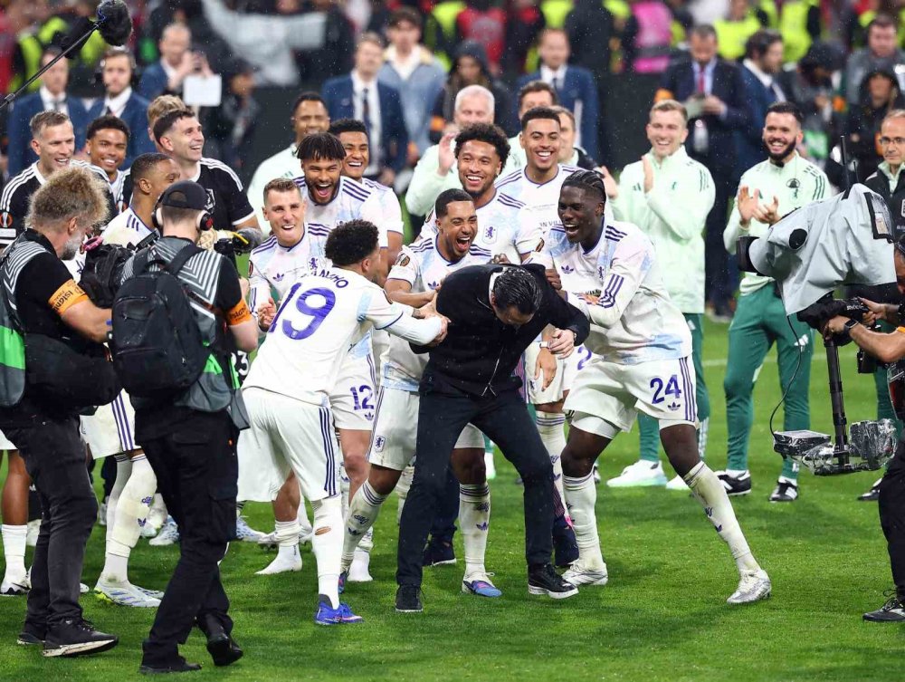 Uefa Avrupa Ligi Şampiyonu Aston Villa Kupasını Aldı
