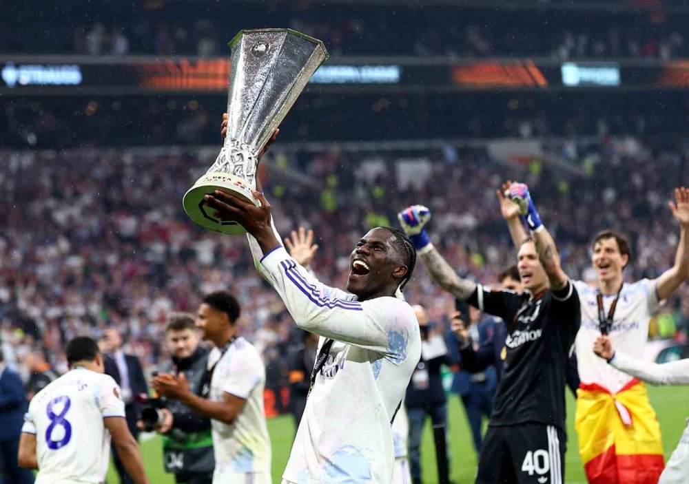 Uefa Avrupa Ligi Şampiyonu Aston Villa Kupasını Aldı