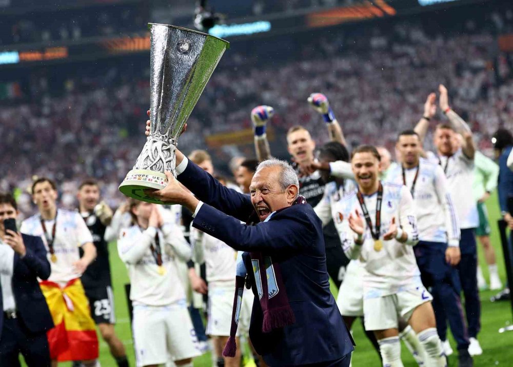 Uefa Avrupa Ligi Şampiyonu Aston Villa Kupasını Aldı