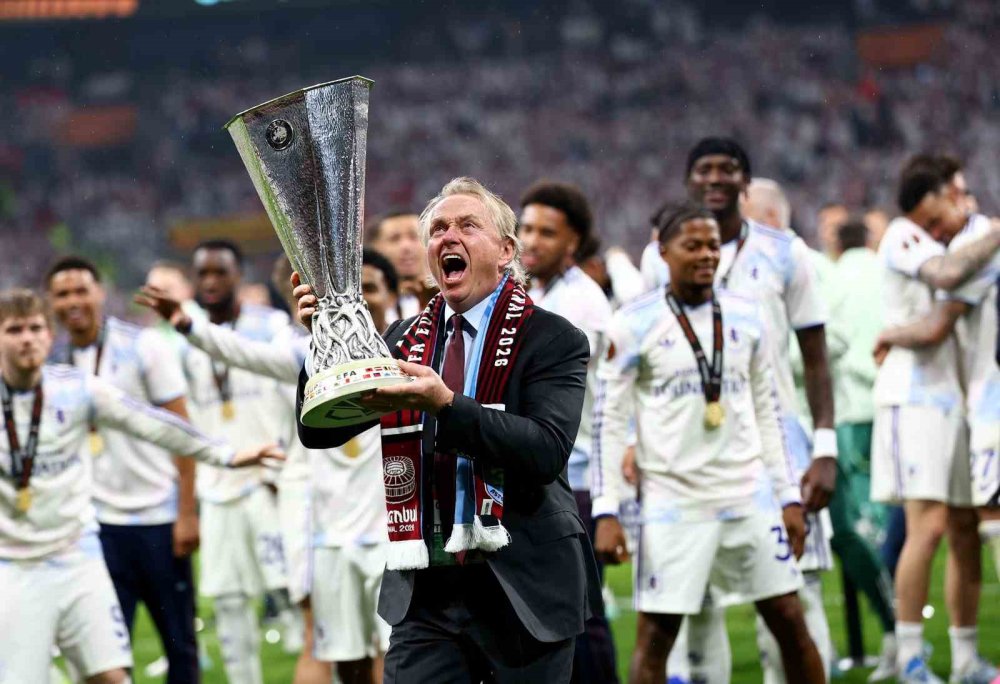 Uefa Avrupa Ligi Şampiyonu Aston Villa Kupasını Aldı