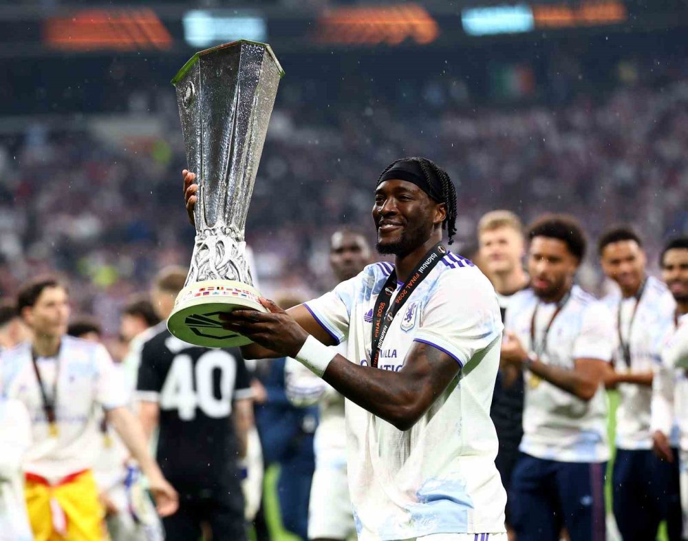 Uefa Avrupa Ligi Şampiyonu Aston Villa Kupasını Aldı