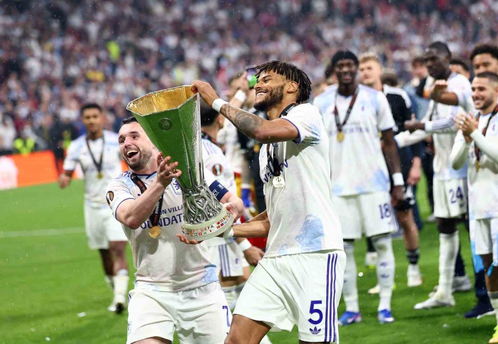 Uefa Avrupa Ligi Şampiyonu Aston Villa Kupasını Aldı