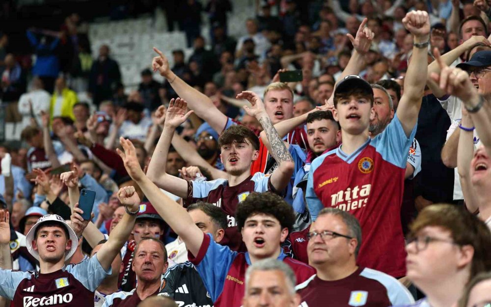 Uefa Avrupa Ligi Şampiyonu Aston Villa Kupasını Aldı