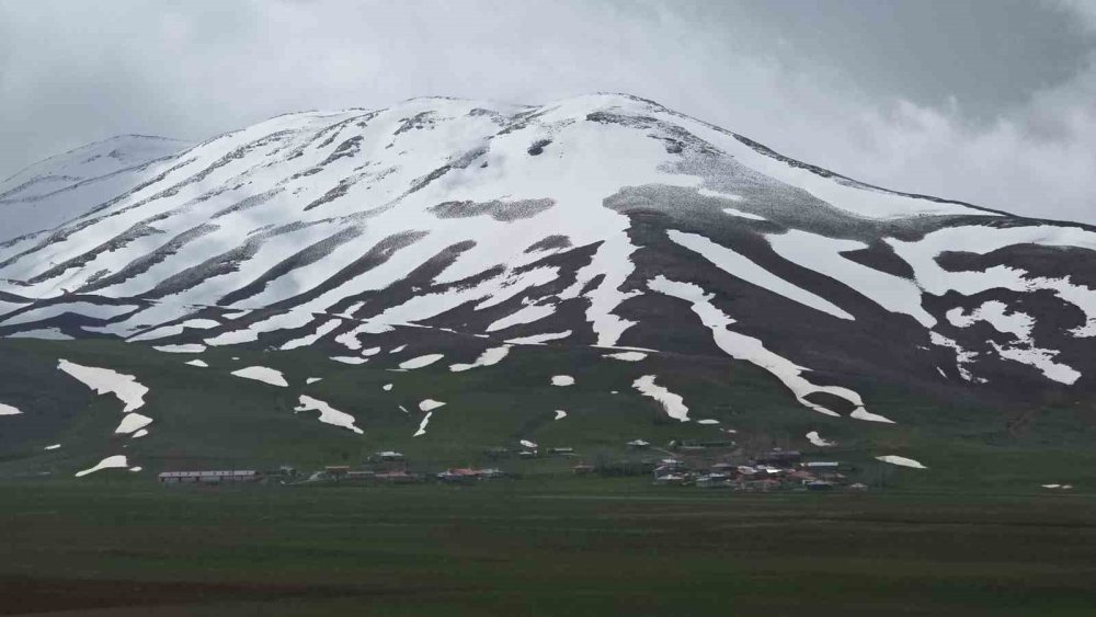 Van’ın Yüksek Kesimlerde Kar Yağışı Etkili Oldu