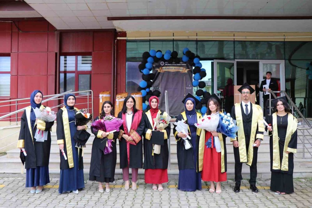 Erzurum Oltu’da Mezuniyet Coşkusu Yaşandı