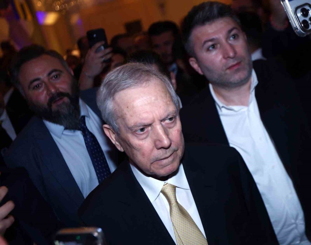 Fenerbahçe’de Seçim Yarışı Kızıştı.. Aziz Yıldırım ve Hakan Safi Listelerini Açıkladı!