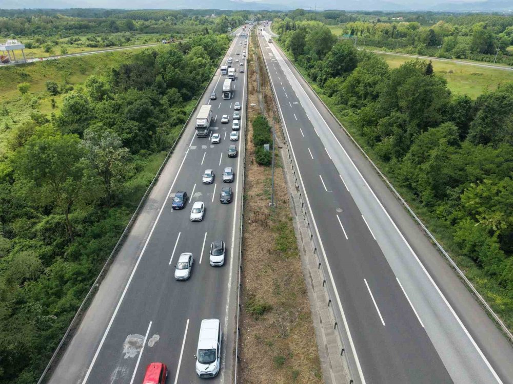 TEM Otoyolu’nun Düzce Geçişinde Bayram Tatili Yoğunluğu Başladı