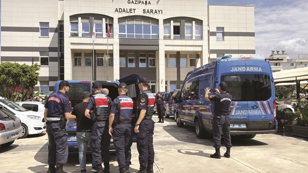 Antalya’da Usulsüz İlaç Soruşturması Derinleşti.. Doktor ve Eczacılar Hakkında Karar Verildi!