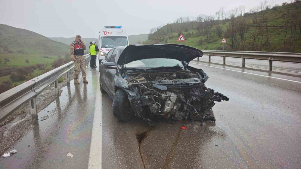 Aşkale’de Peş Peşe Trafik Kazaları.. Yağış ve Hız Nedeniyle 10 Kişi Yaralandı..!