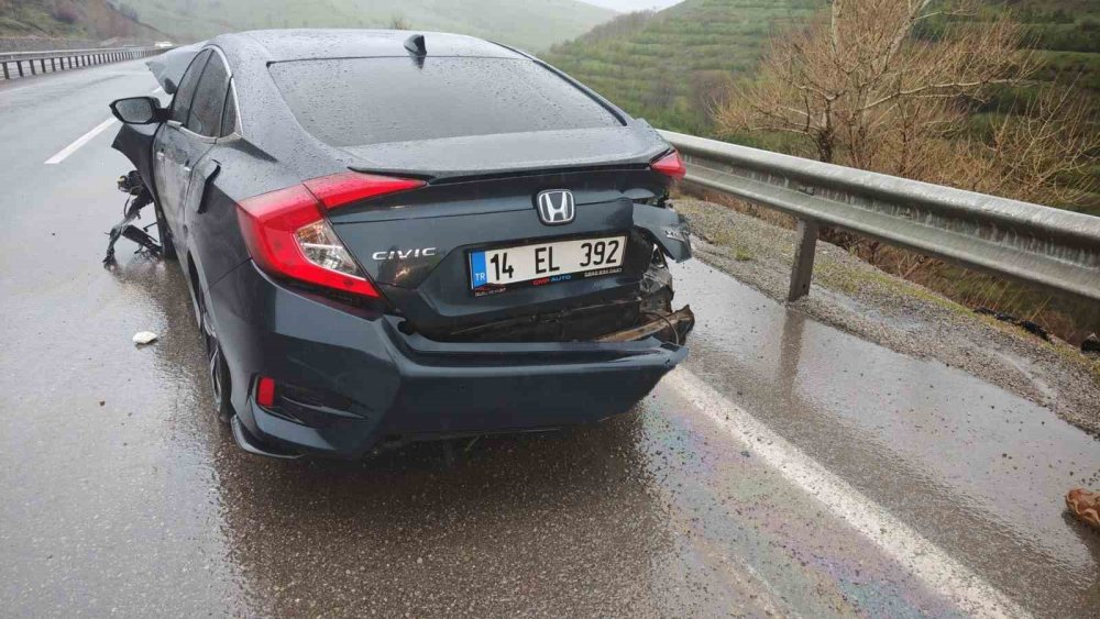 Aşkale’de Peş Peşe Trafik Kazaları.. Yağış ve Hız Nedeniyle 10 Kişi Yaralandı..!