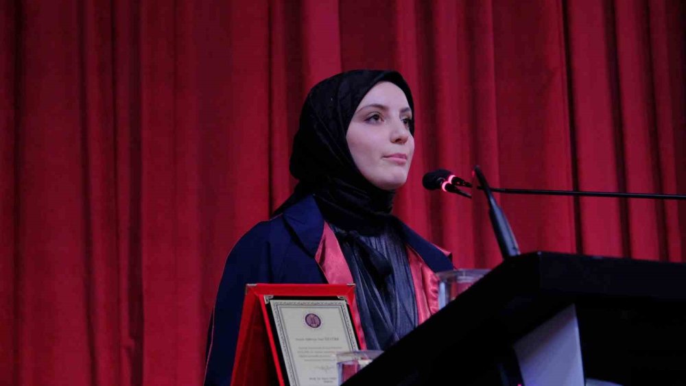 Atatürk Üniversitesi İ̇letişim Fakültesi’nde Mezuniyet Heyecanı Yaşandı