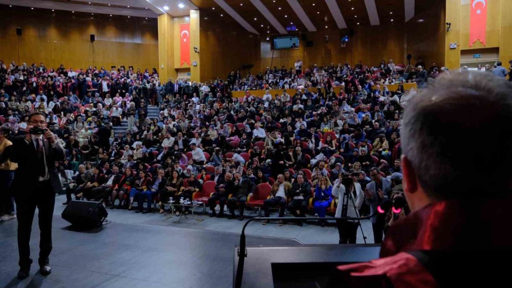 Atatürk Üniversitesi İ̇letişim Fakültesi’nde Mezuniyet Heyecanı Yaşandı