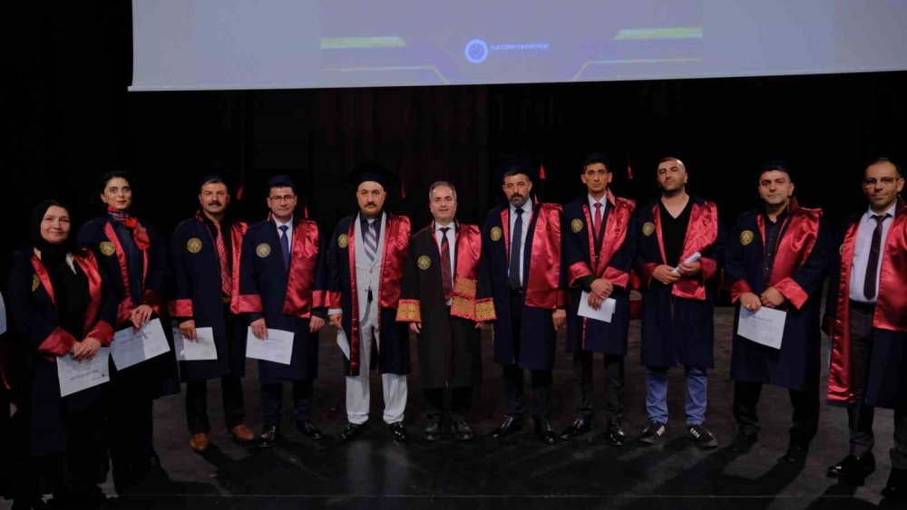 Atatürk Üniversitesi İ̇letişim Fakültesi’nde Mezuniyet Heyecanı Yaşandı