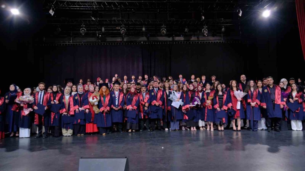 Atatürk Üniversitesi İ̇letişim Fakültesi’nde Mezuniyet Heyecanı Yaşandı