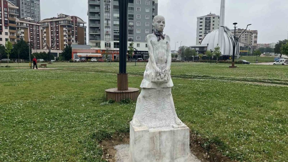 Bursa’da Parktaki Heykel Krizi.. Mahalle Baskısı Tartışmaları Yeniden Alevlendi!