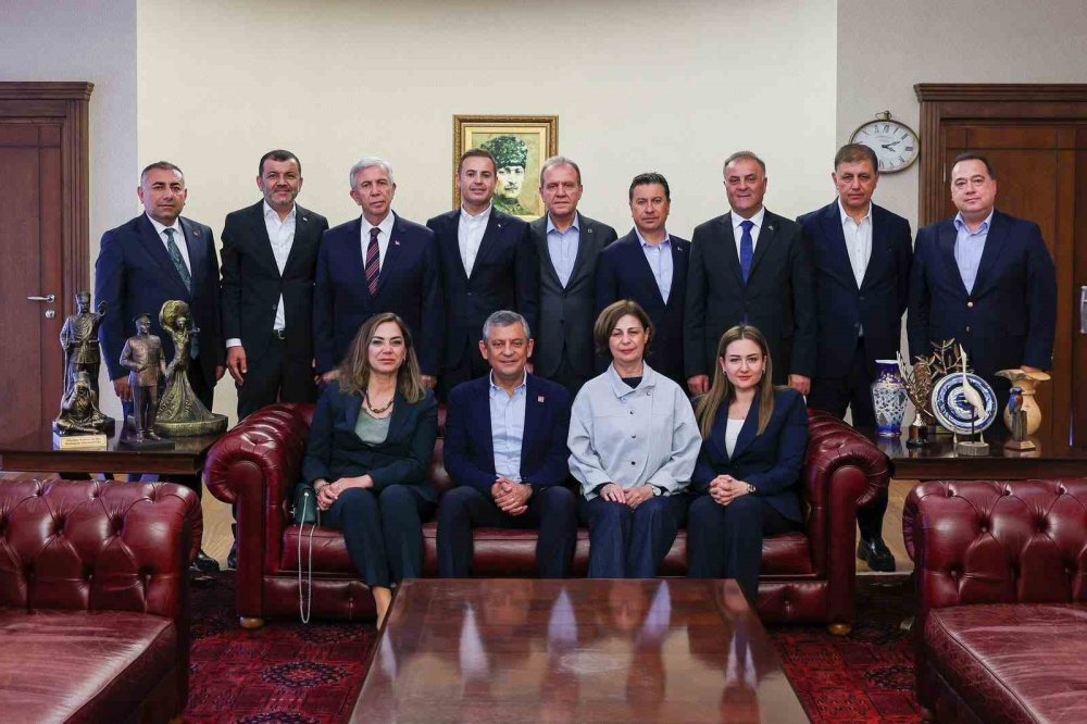 CHP’de Kurultay Krizi Büyüyor.. Operasyonlar ve Tutuklamalar Gündemi Sarstı!