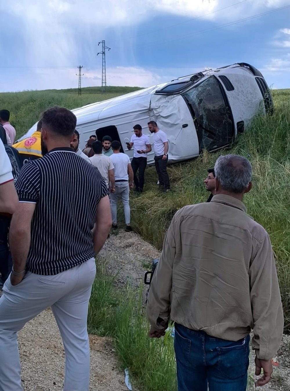 Diyarbakır’da Yolcu Minibüsü Takla Attı: 15 Yaralı
