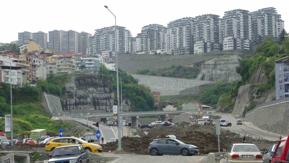 Karadeniz Sahil Yolu Viyadüklerle Değirmendere Tüneli’ne Bağlanıyor